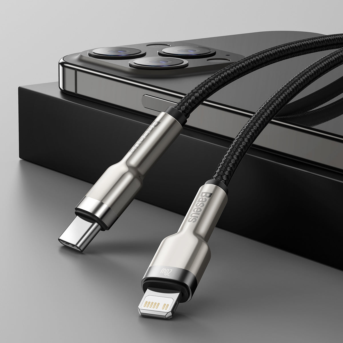 כבל טעינה מתוחכם משולב עם מחבר USB-C ומחבר Lightning של Baseus Cafule