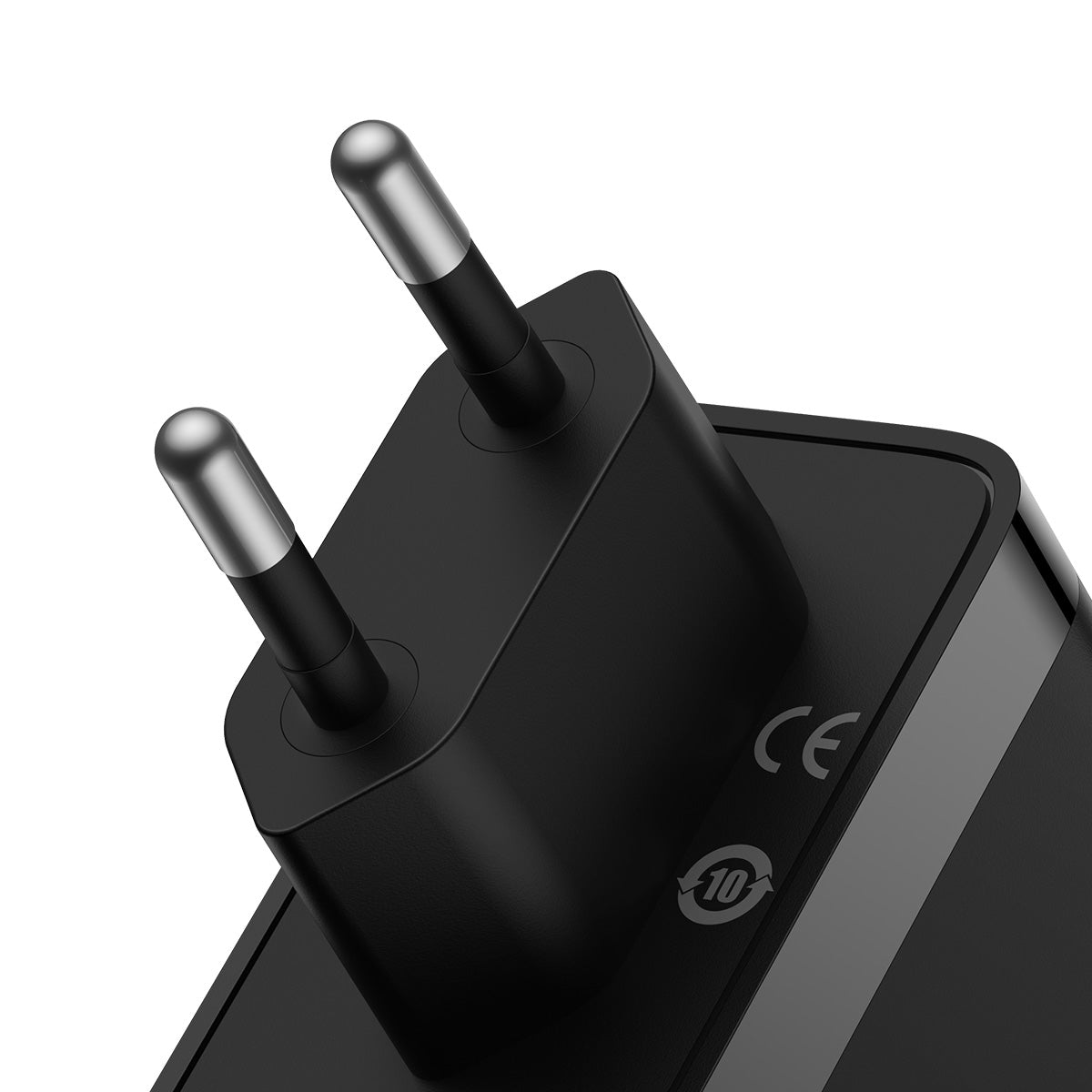 מתחם טעינה אירופי בסגנון שחור עם שני יציאות USB-C ועוד USB זכוכית שבירה